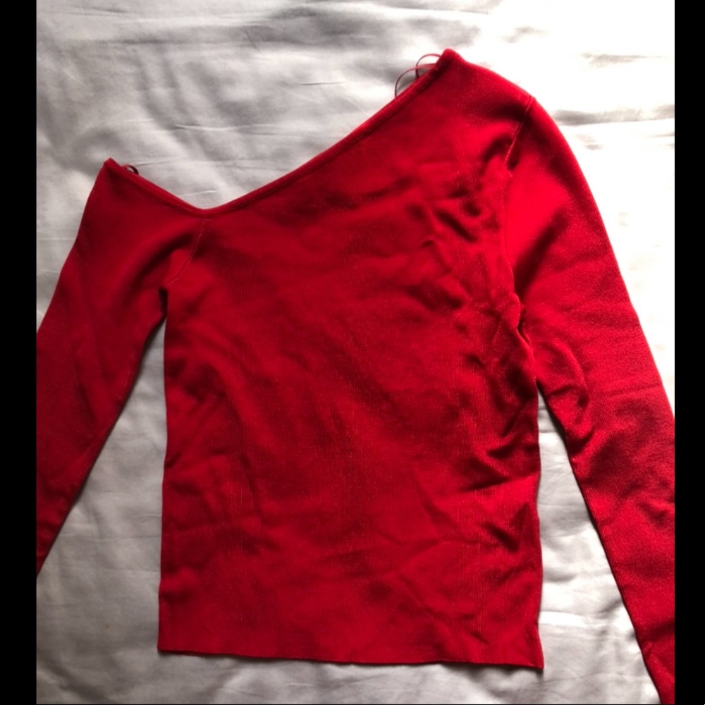 One shoulder long sleeve shirt